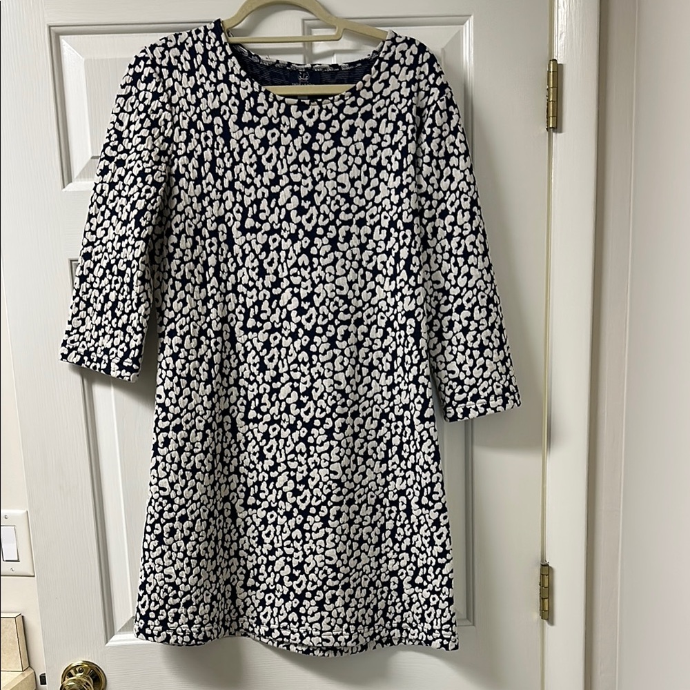 Chic Navy and White Patterned Dress